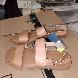 Universal Thread Tan and Cream Sandals Size 7.5 Nwob